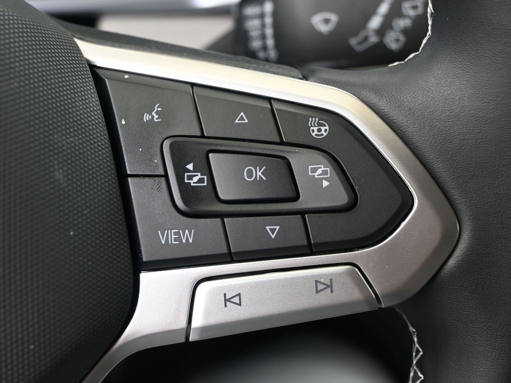 New 2025 Volkswagen Taos SE image 25