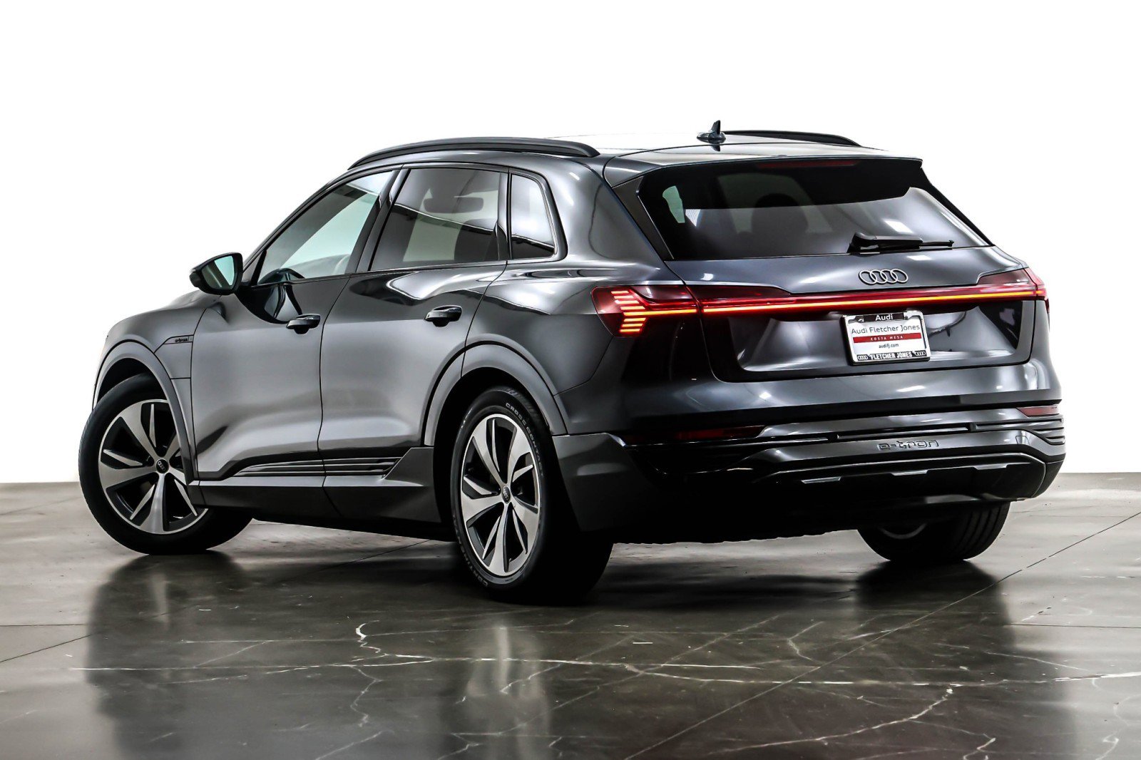 Used 2024 Audi Q8 e-tron Premium image 12