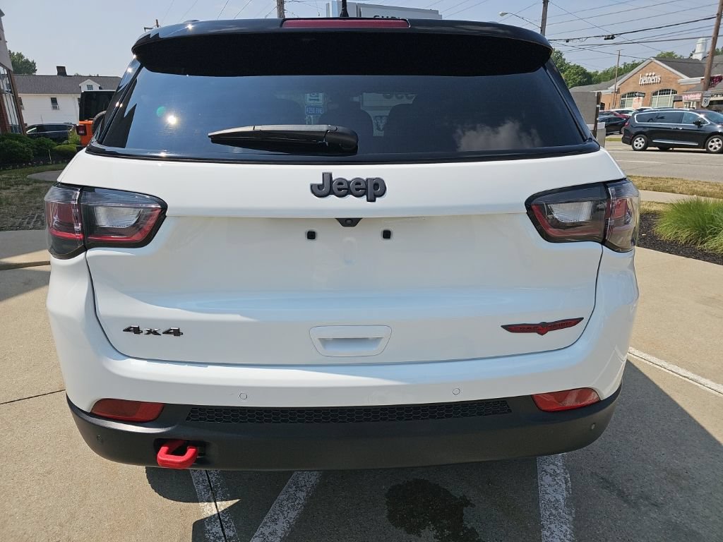 Certified 2025 Jeep Compass Trailhawk w/ Trailhawk Elite Group AWD/4WD image 15