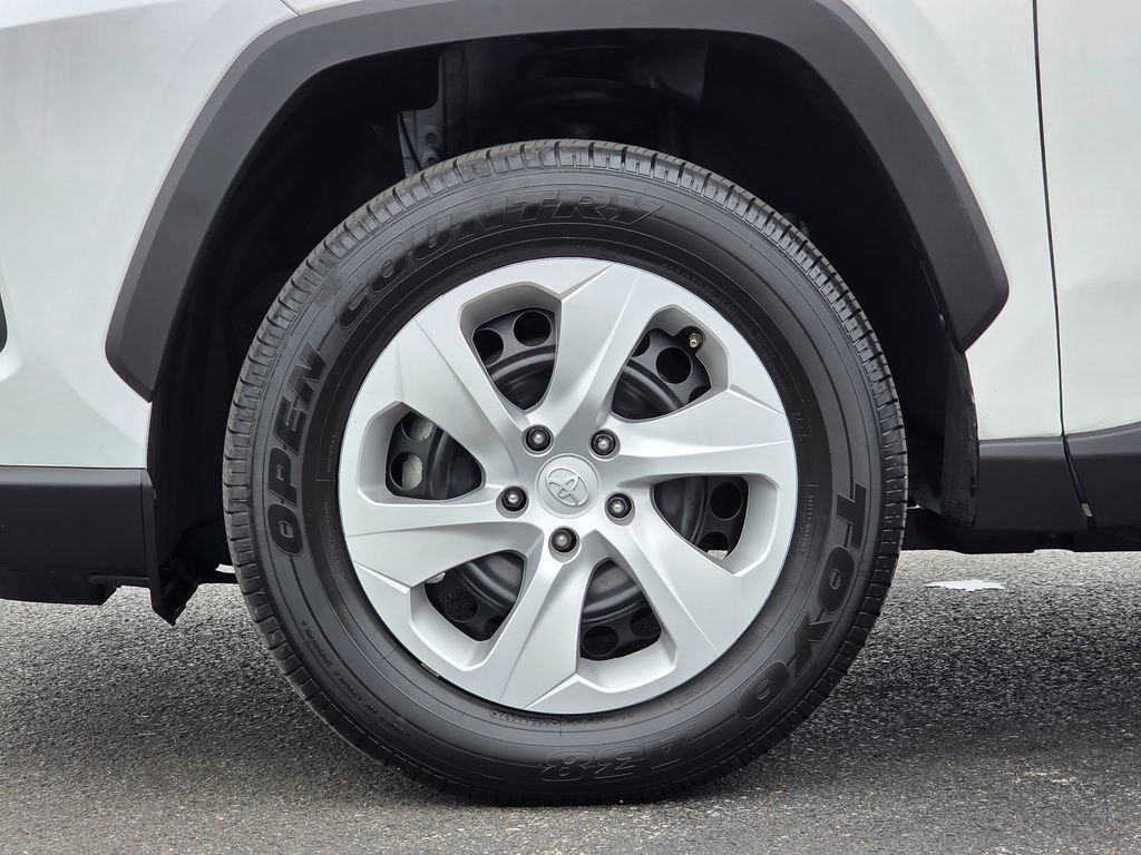 Used 2024 Toyota RAV4 LE AWD/4WD image 9