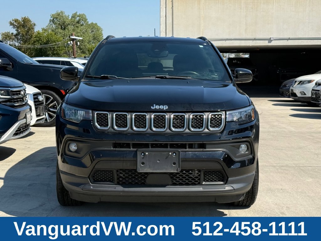 Used 2023 Jeep Compass Latitude w/ Convenience Group AWD/4WD image 3
