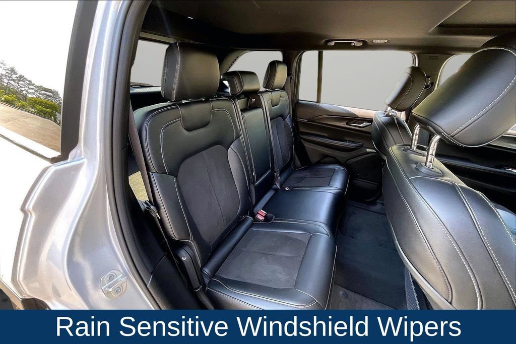 Used 2023 Jeep Grand Cherokee Altitude AWD/4WD image 28