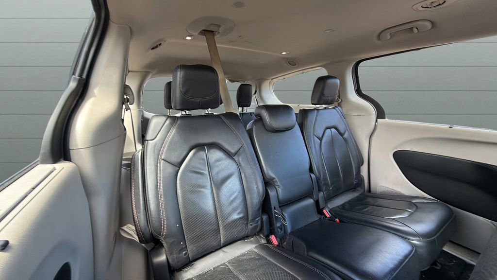 Used 2019 Chrysler Pacifica Touring-L FWD image 26