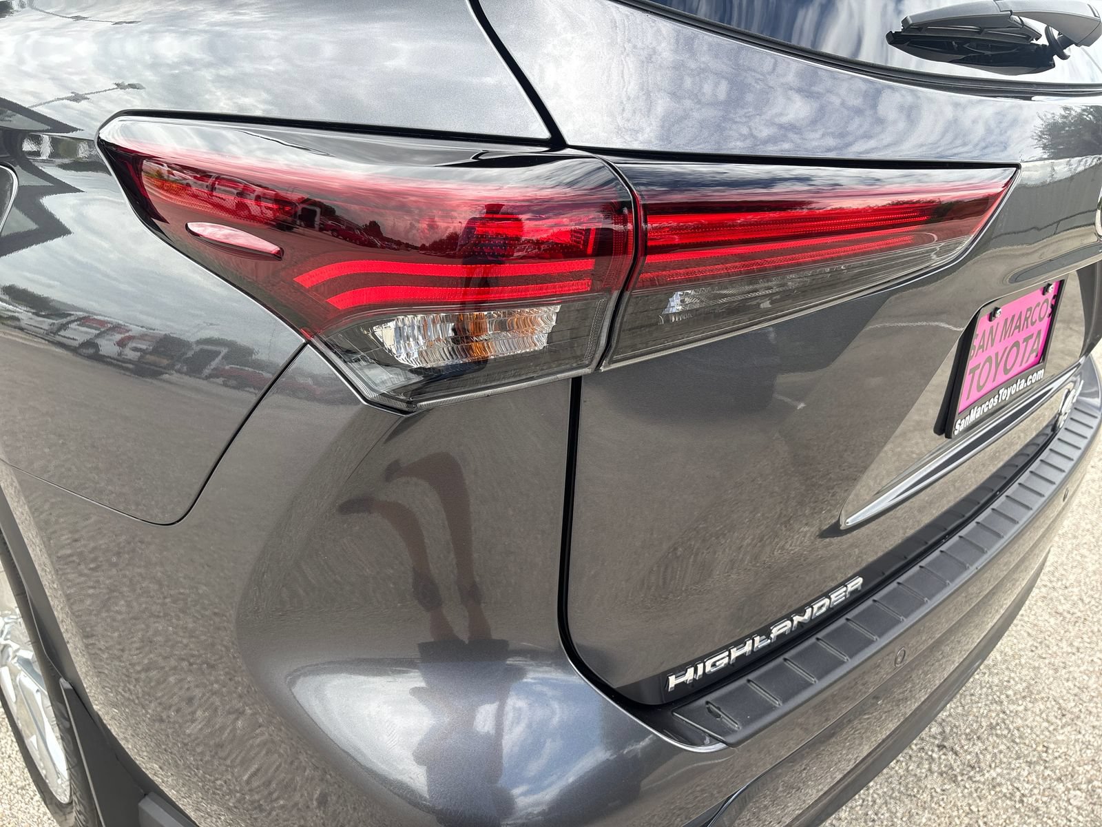 Used 2025 Toyota Highlander Limited FWD image 38