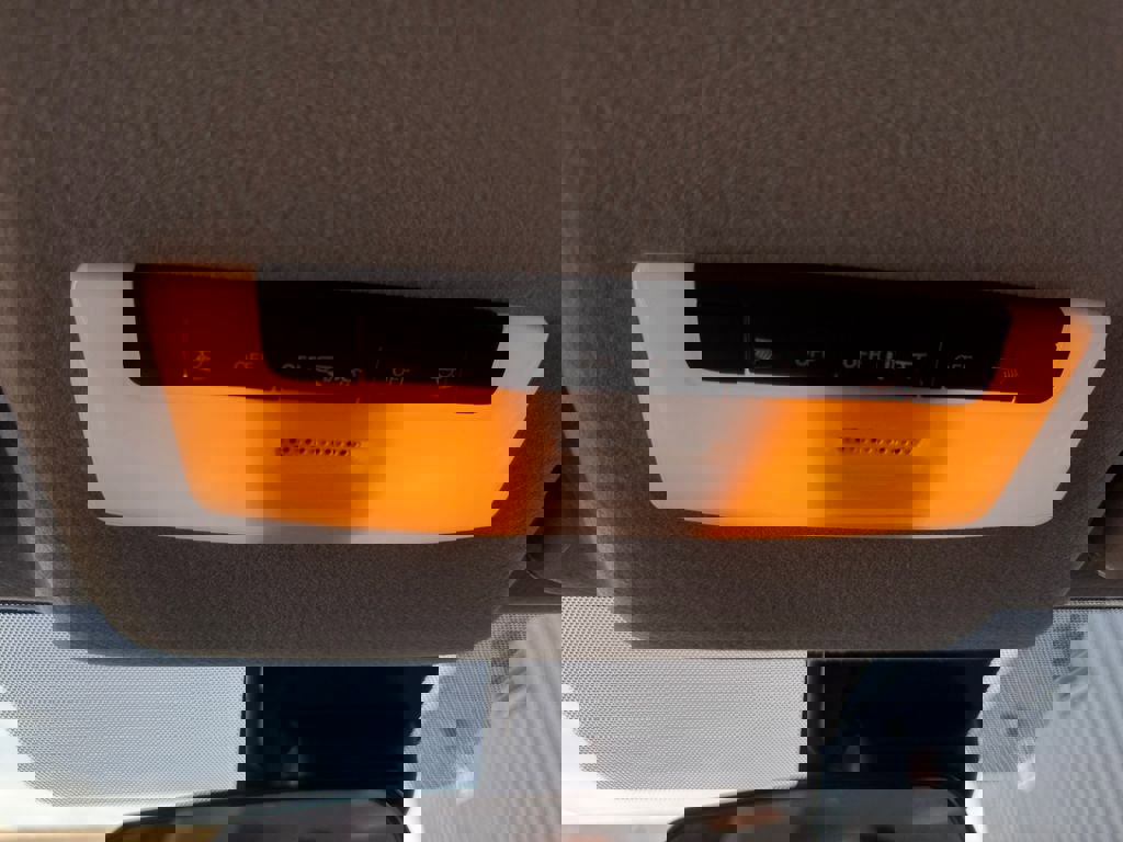 Used 2025 Nissan Versa SV w/ Trunk Package image 25