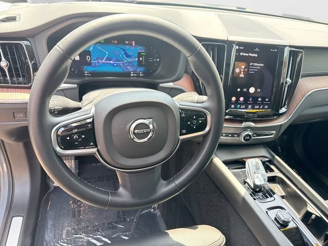 Used 2023 Volvo XC60 T8 Ultimate w/ Climate Package AWD/4WD image 13