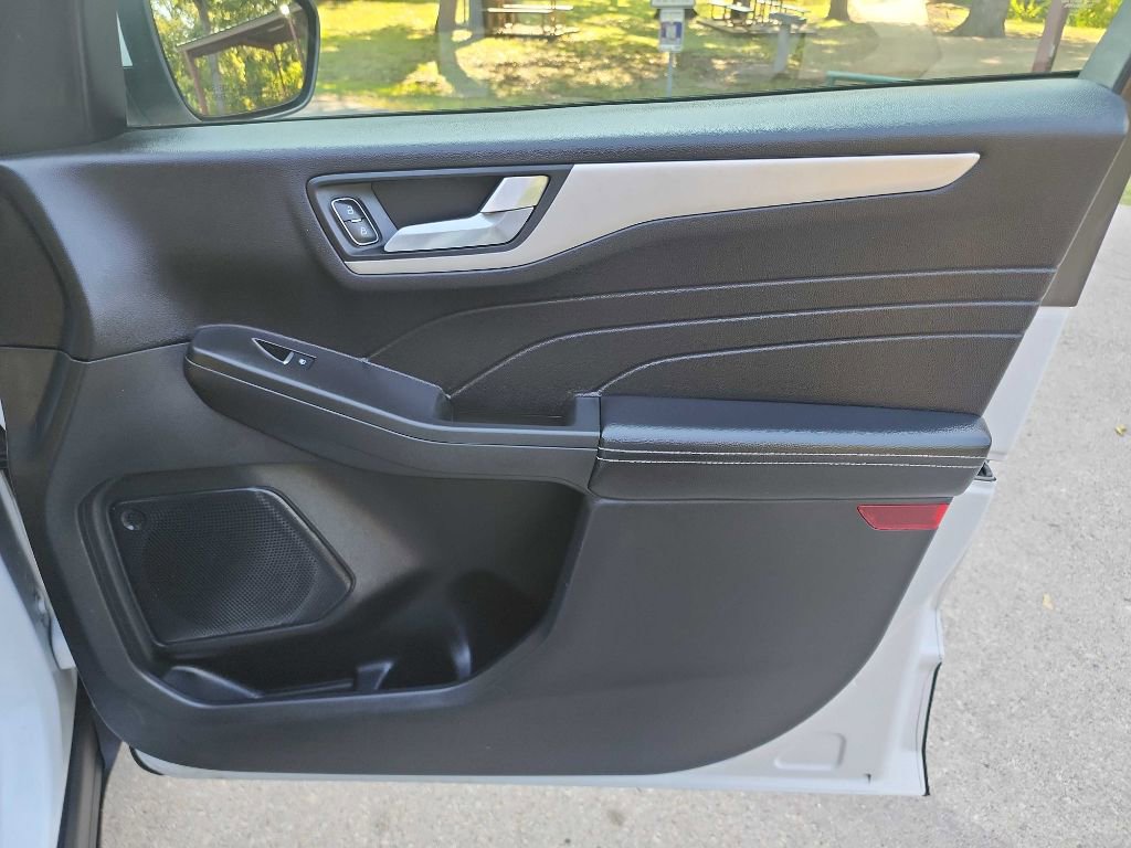 Used 2021 Ford Escape SE image 30