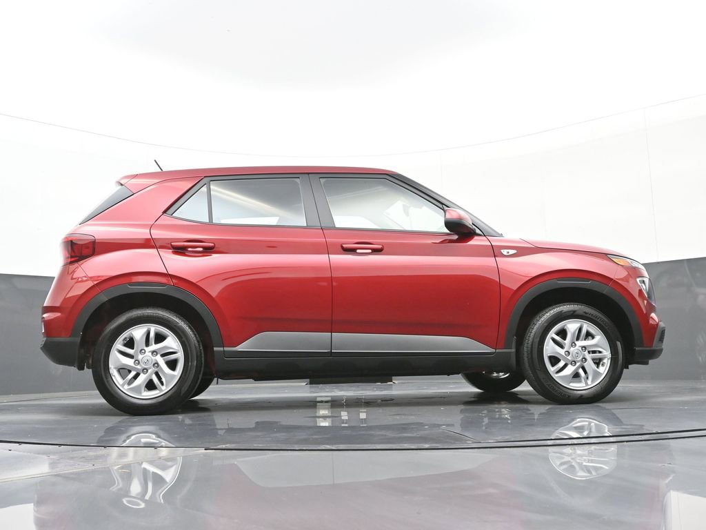 Certified 2025 Hyundai Venue SE image 33