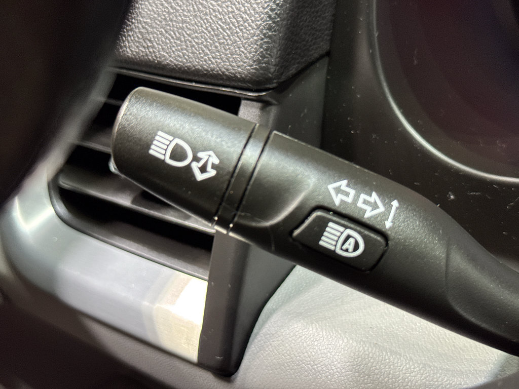 Used 2022 GMC Terrain SLE w/ Driver Convenience Package FWD image 24