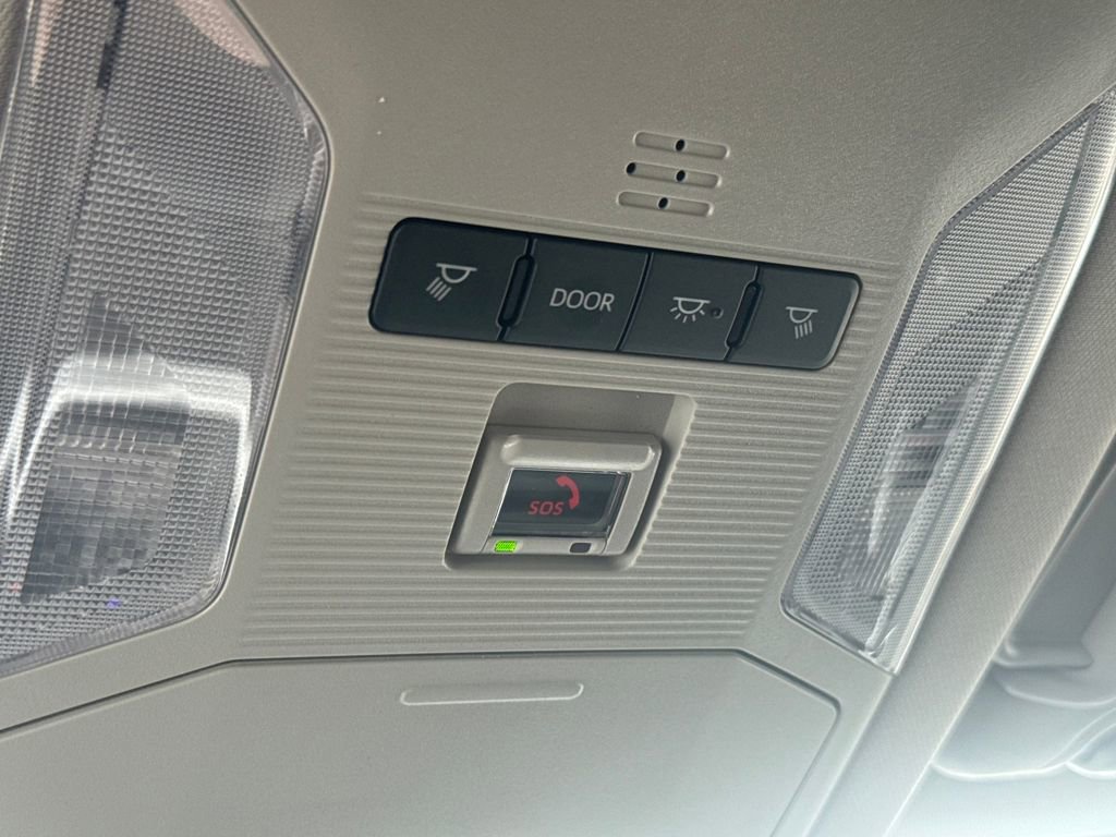 Used 2025 Toyota RAV4 XLE image 31