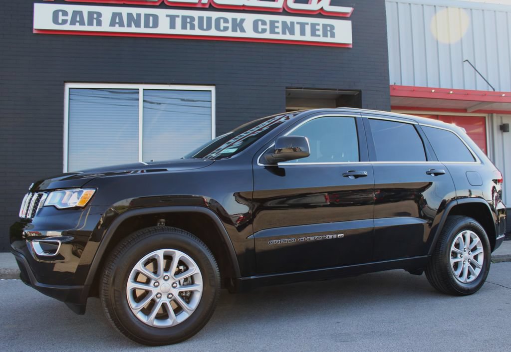 Used 2022 Jeep Grand Cherokee Laredo E AWD/4WD image 11