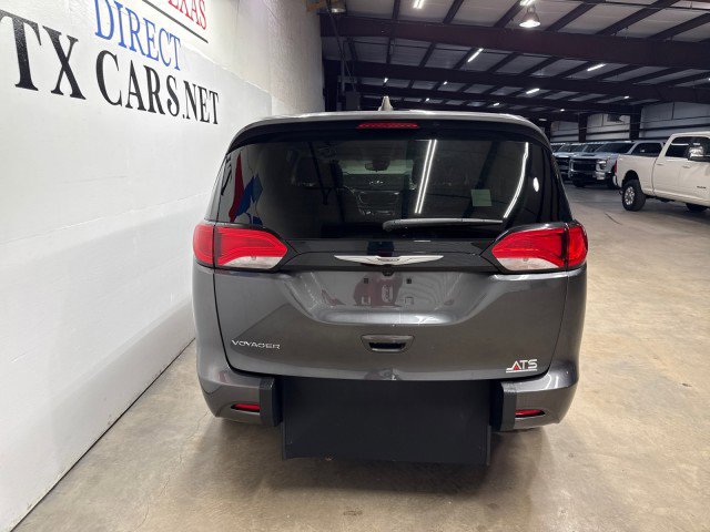 Used 2023 Chrysler Voyager LX image 7