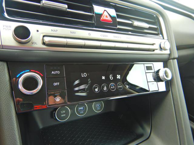 Used 2025 Genesis G70 2.5T image 19