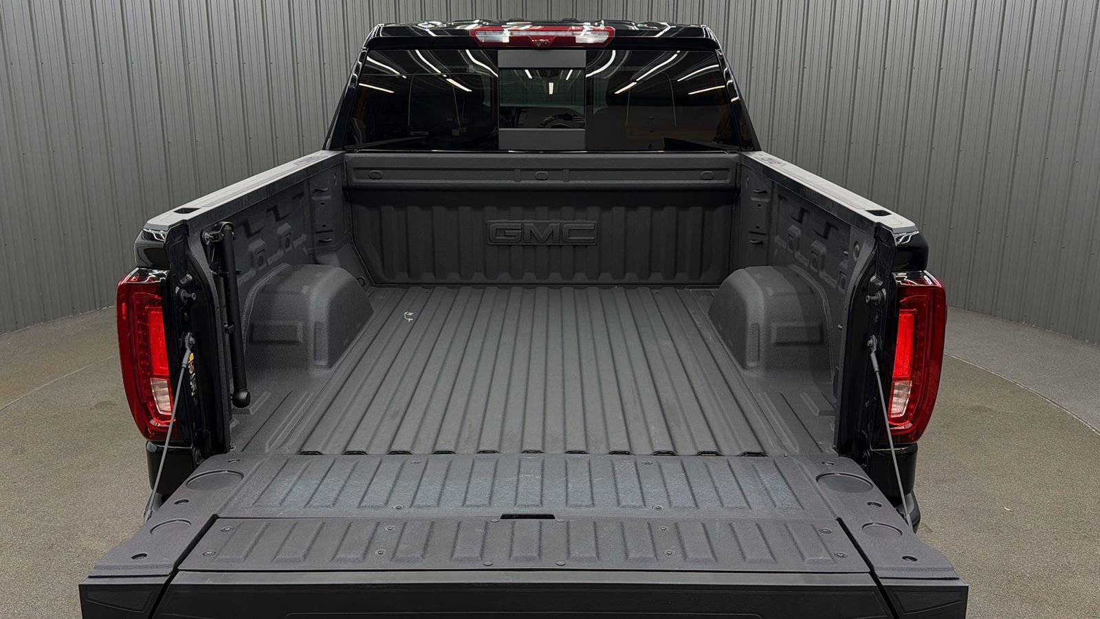 Used 2025 GMC Sierra 1500 AT4X image 17