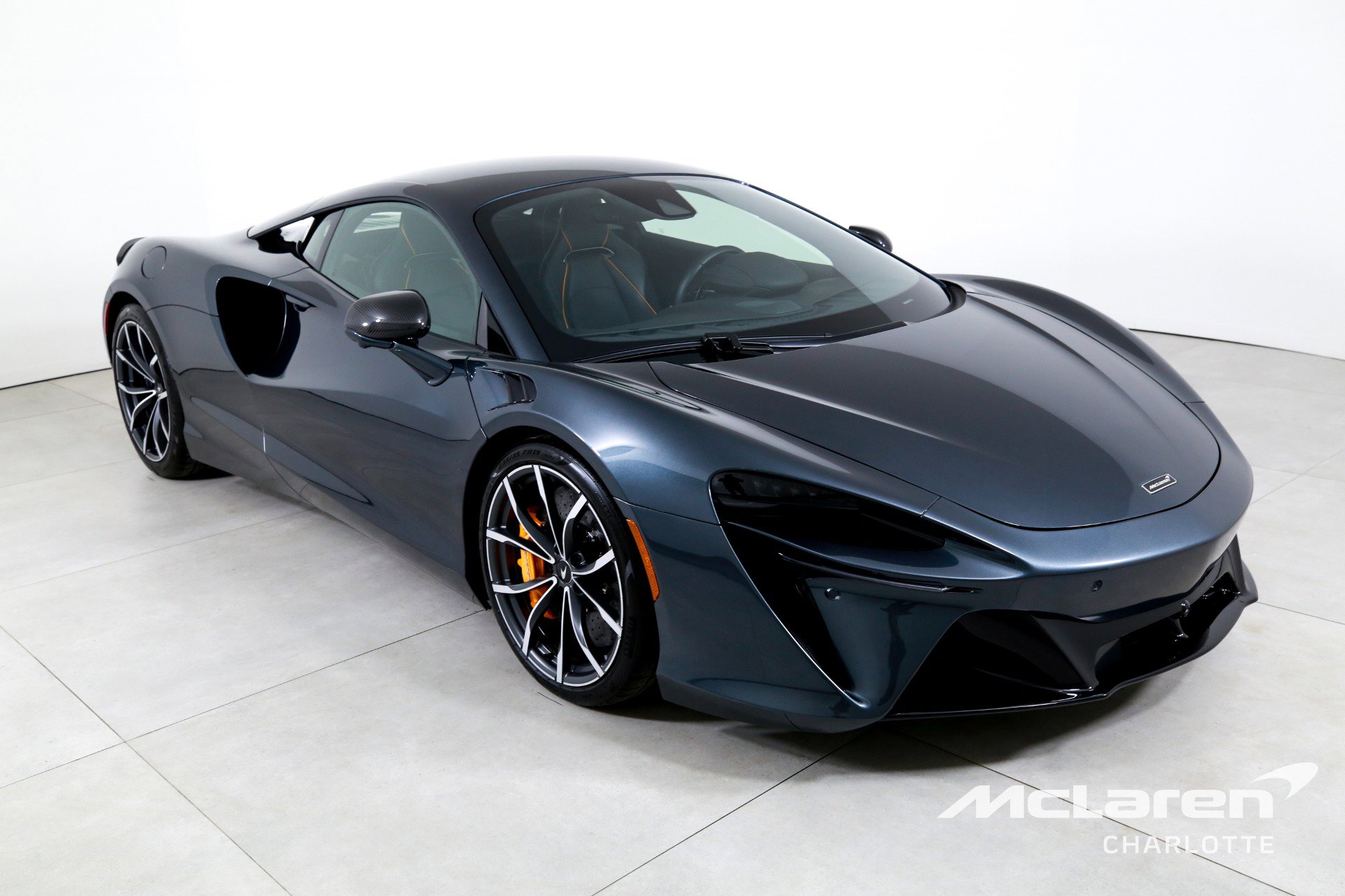 Used 2023 McLaren Artura image 3