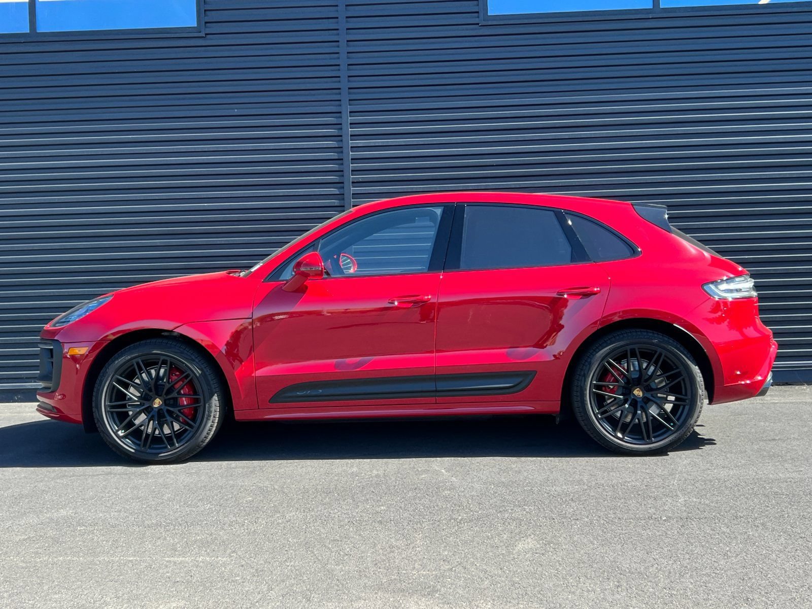 Certified 2026 Porsche Macan GTS AWD/4WD image 3