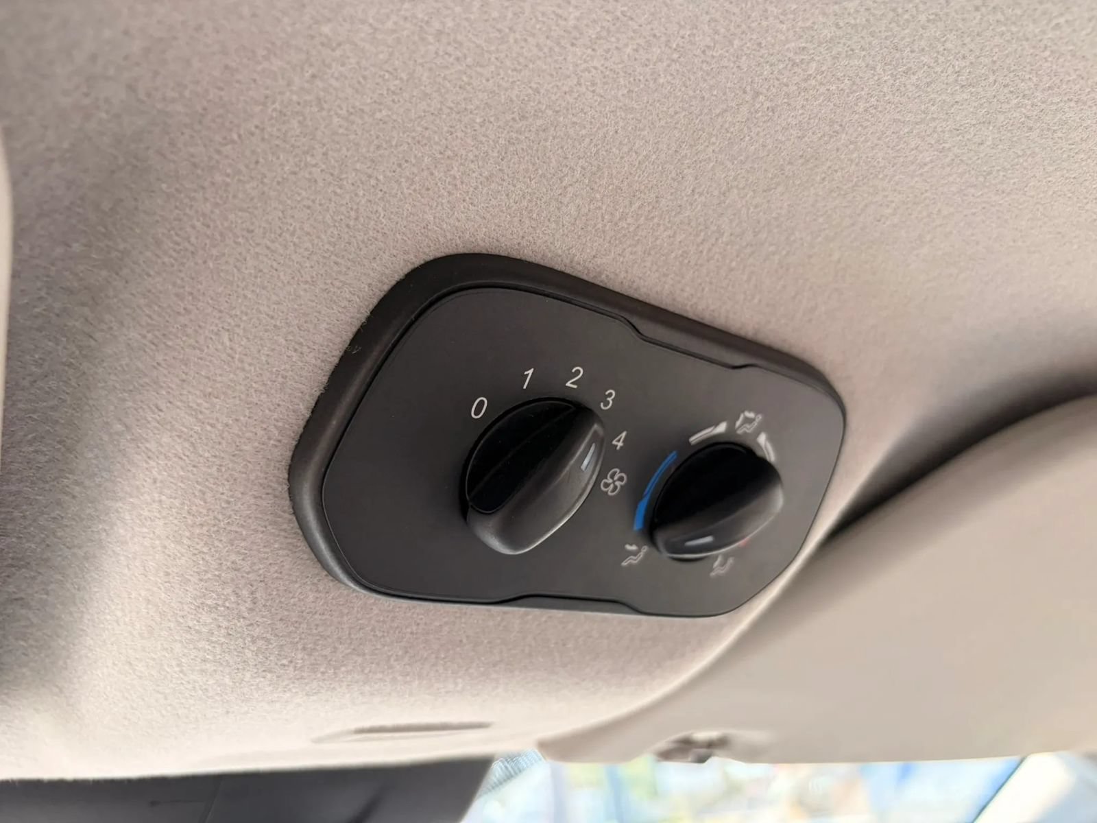 Used 2019 Ford Transit 150 XLT RWD image 26