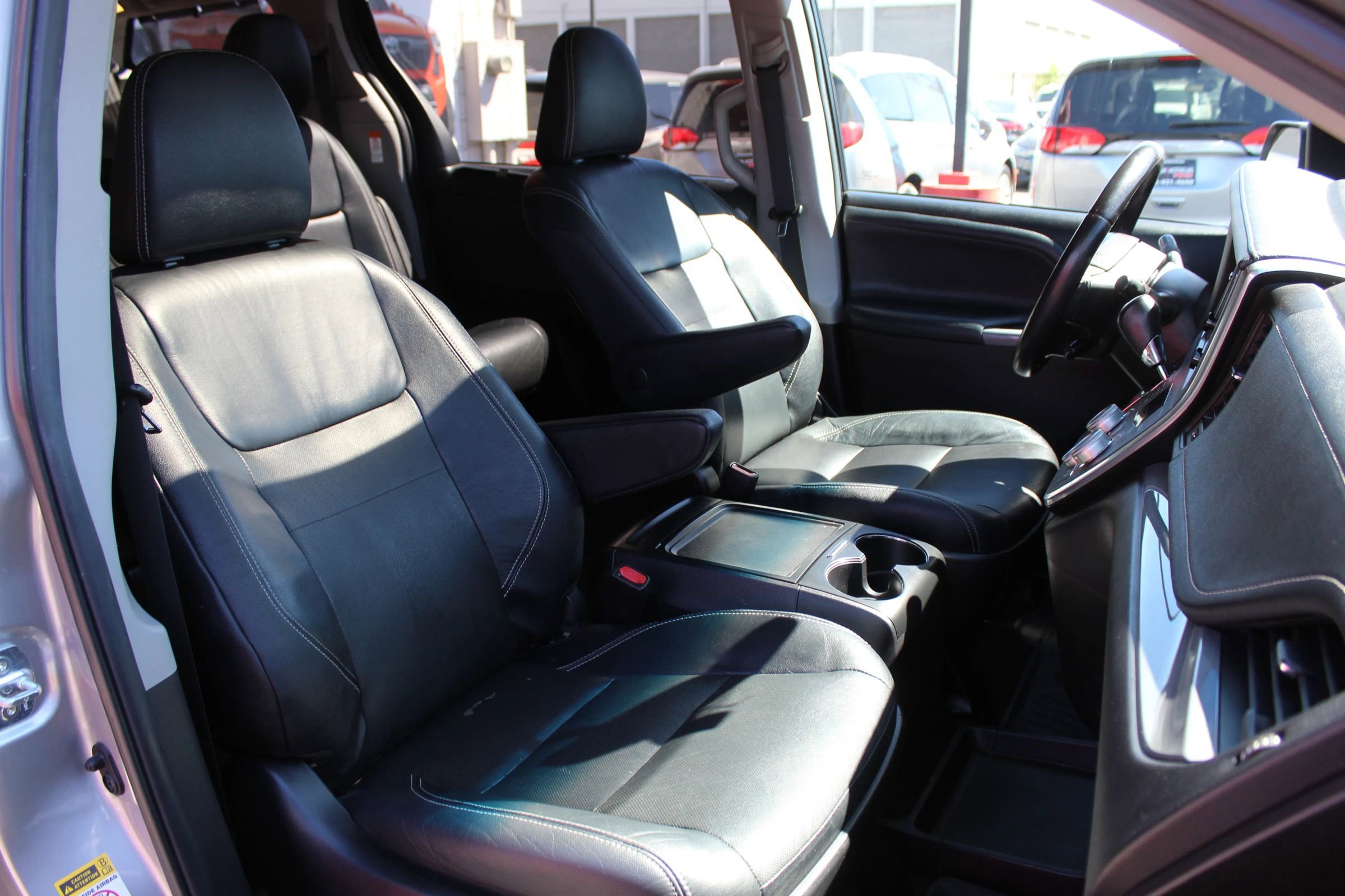 Used 2017 Toyota Sienna SE w/ SE Preferred Package FWD image 18