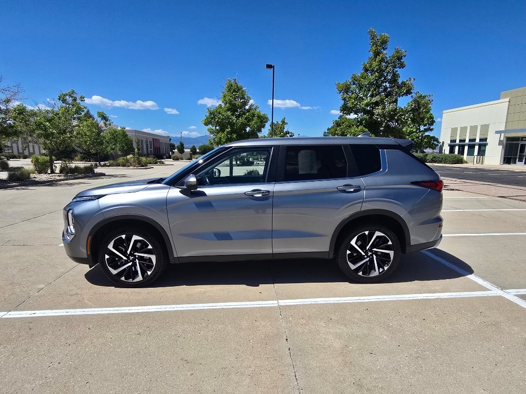 Used 2024 Mitsubishi Outlander SE AWD/4WD image 2