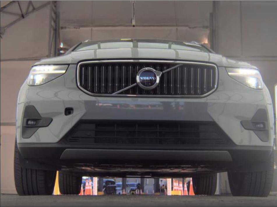 Used 2025 Volvo XC40 B5 Plus image 15