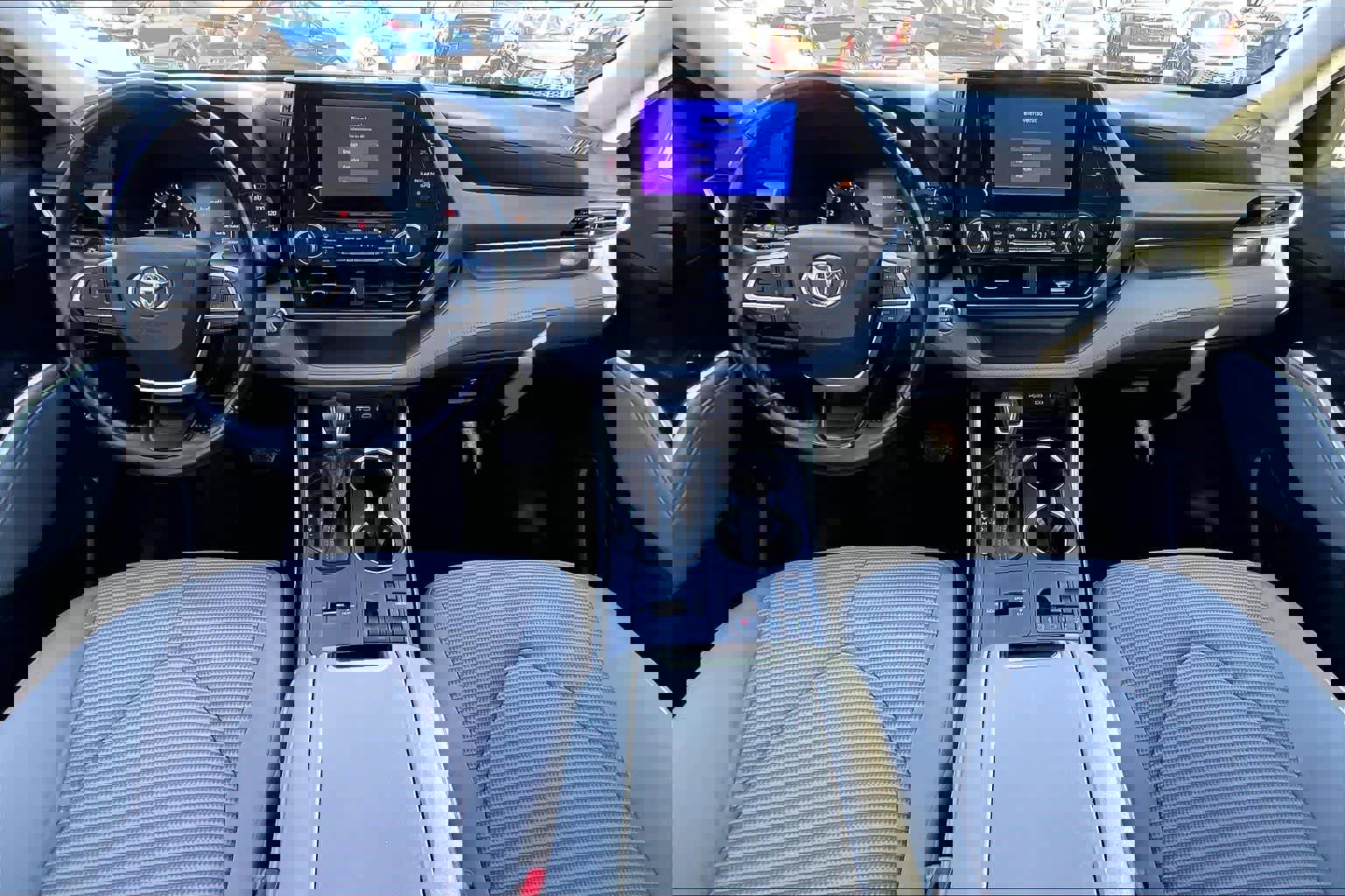 Used 2023 Toyota Highlander LE image 14