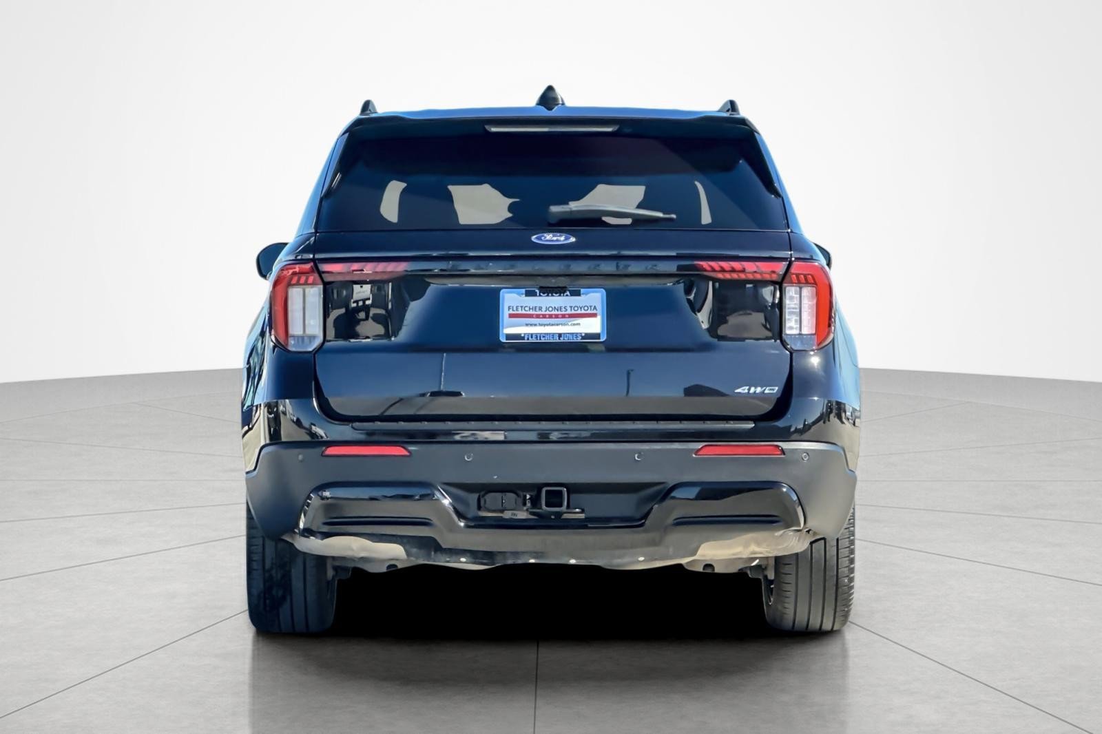 Used 2025 Ford Explorer ST-Line w/ ST-Line Street Pack image 4