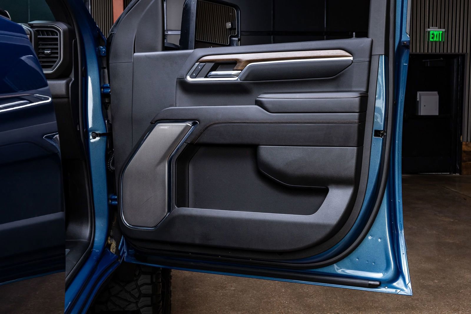 Used 2024 Chevrolet Silverado 2500 High Country w/ High Country Premium Package AWD/4WD image 37