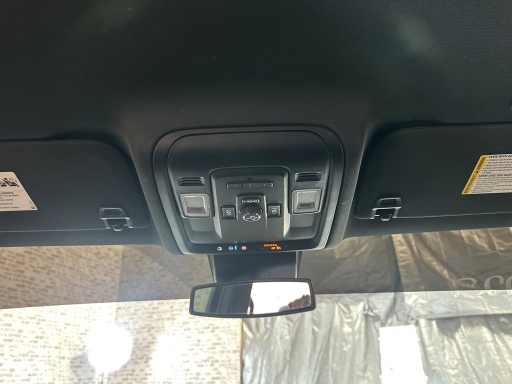 Used 2024 GMC Yukon XL SLT w/ SLT Luxury Package image 25