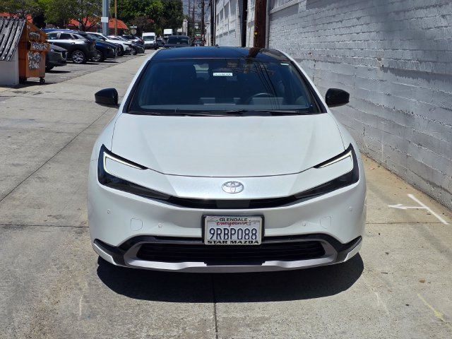 Used 2024 Toyota Prius XLE FWD image 2