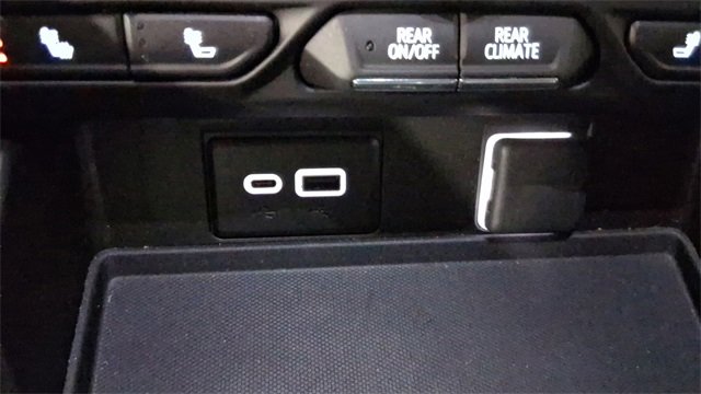 Used 2023 Chevrolet Tahoe Z71 w/ Luxury Package image 37