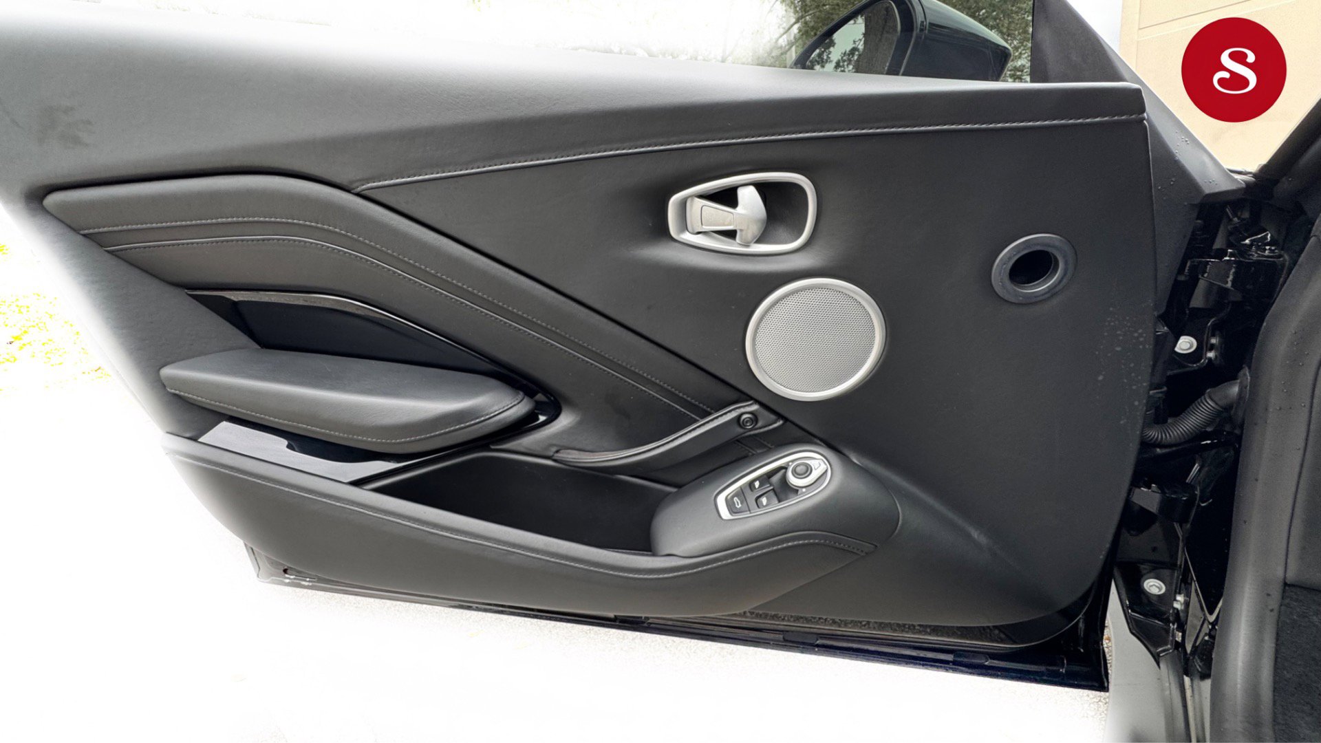 Used 2019 Aston Martin V8 Vantage Coupe image 24