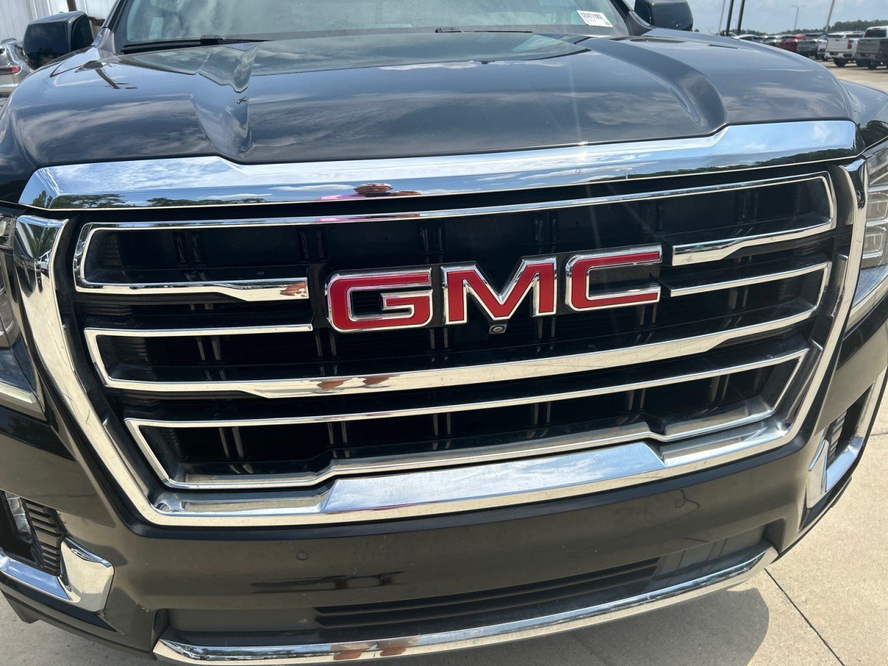 Used 2024 GMC Yukon SLT w/ SLT Luxury Package RWD image 8