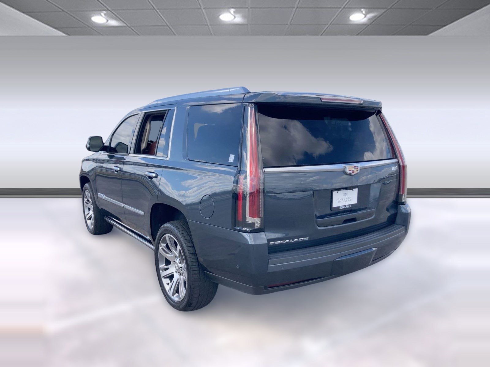 Used 2019 Cadillac Escalade Premium Luxury image 3