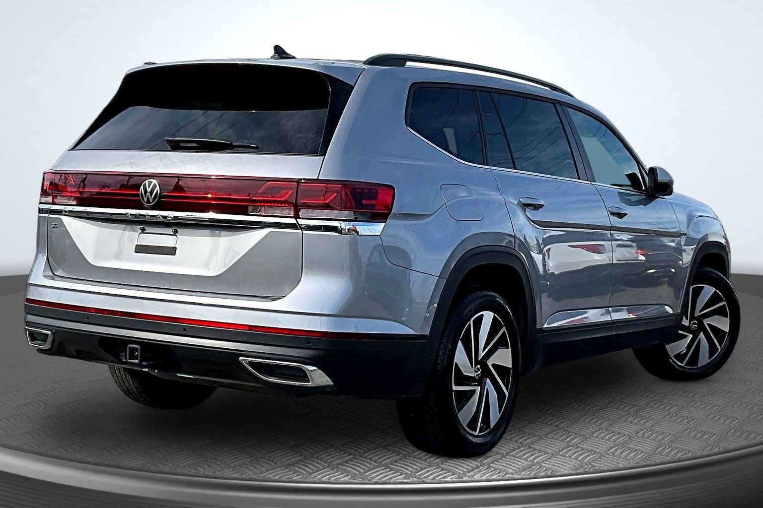 Used 2026 Volkswagen Atlas SE FWD image 5