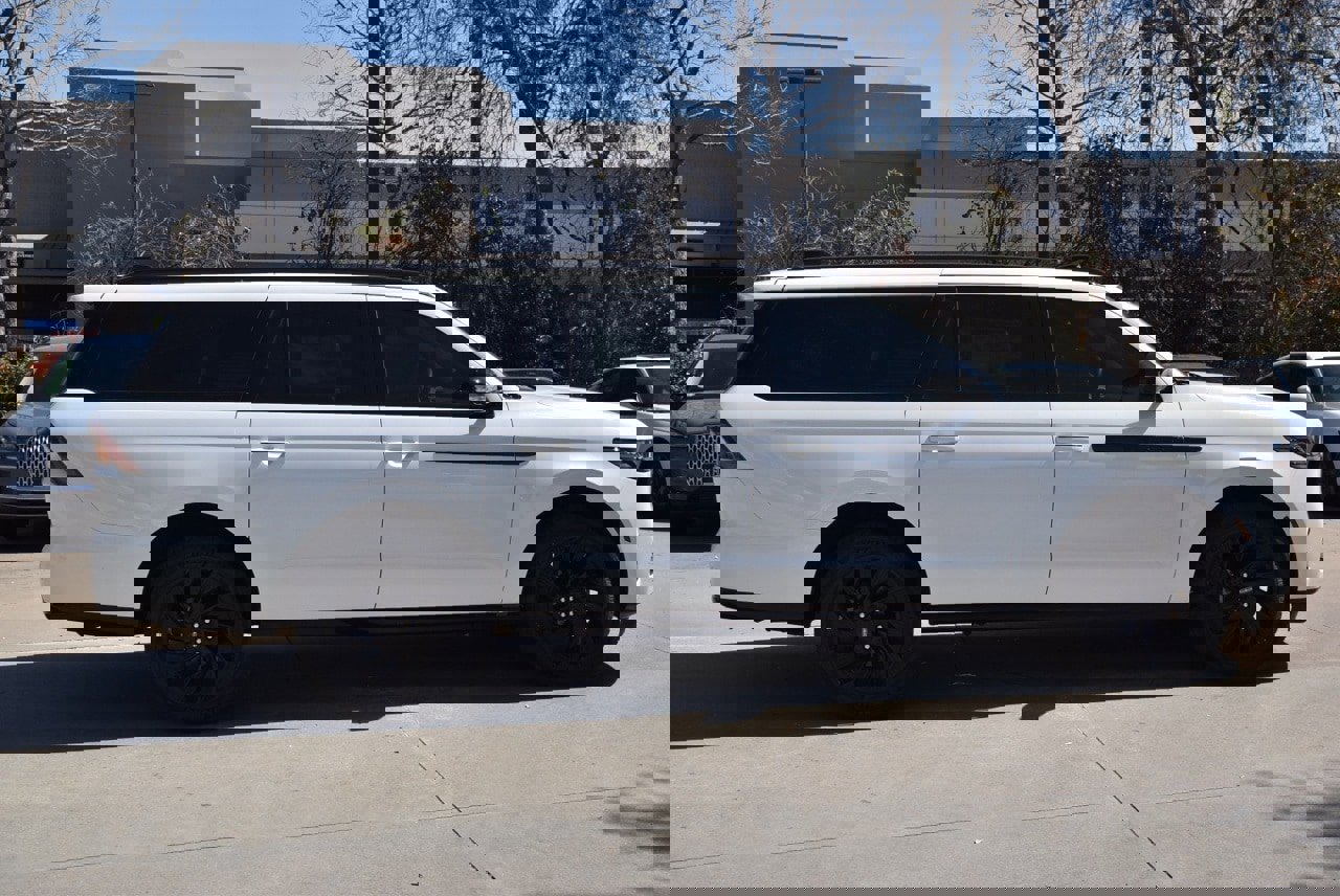 New 2025 Lincoln Navigator L Reserve w/ Jet Appearance Package image 12