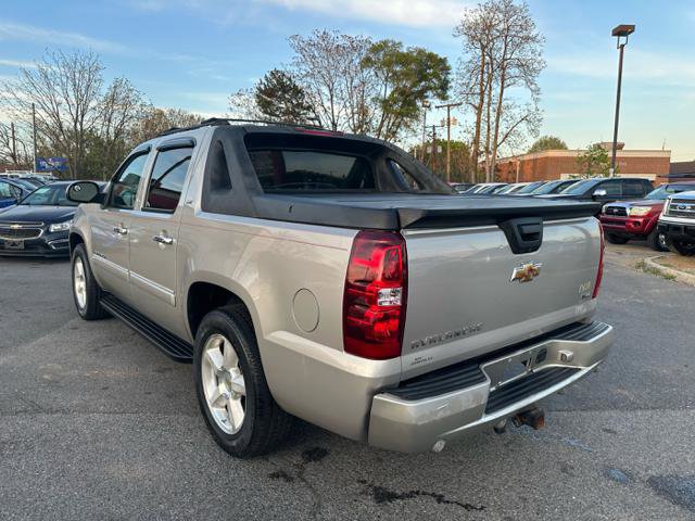 Used 2007 Chevrolet Avalanche LTZ w/ LTZ Preferred Equipment Group AWD/4WD image 7