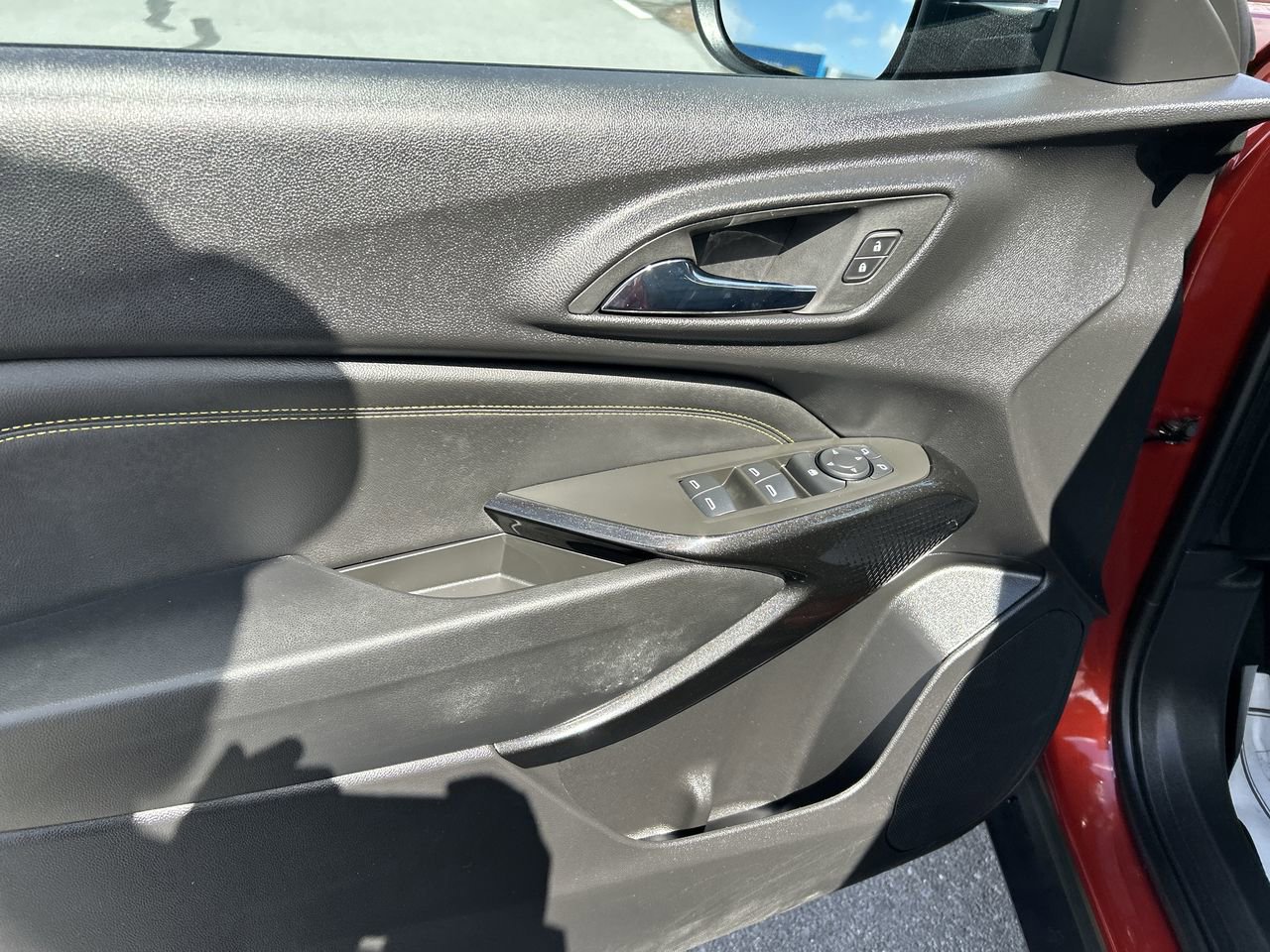 Used 2024 Chevrolet Trax ACTIV w/ Sunroof Package image 19
