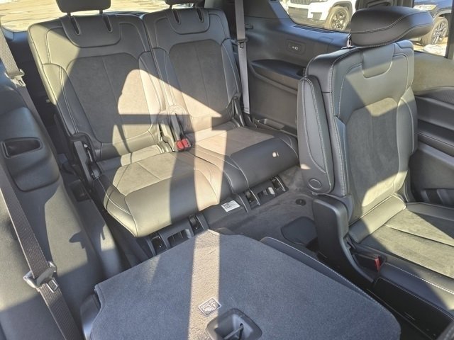 Used 2025 Jeep Grand Cherokee L Altitude image 33