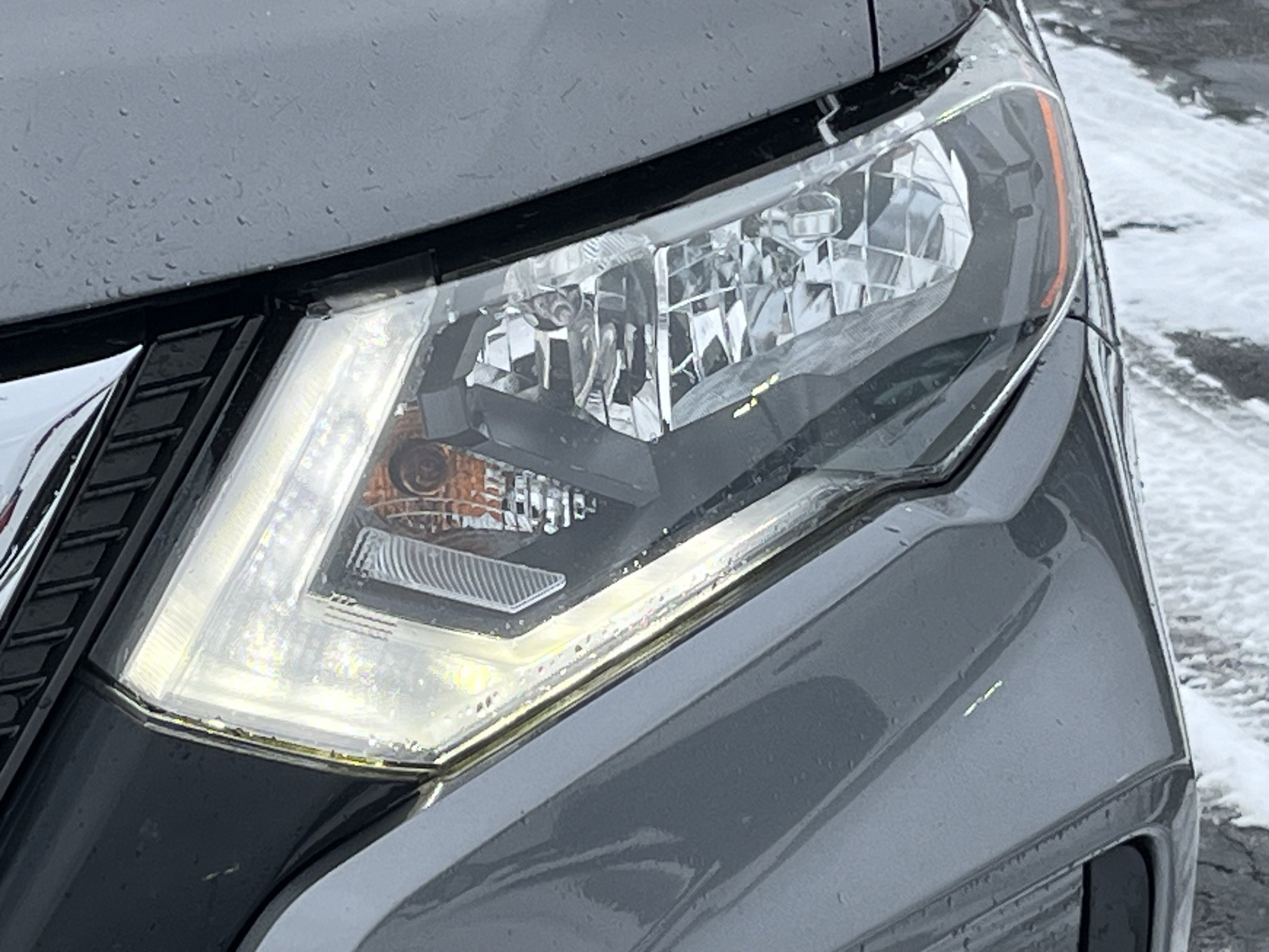 Used 2017 Nissan Rogue SV w/ Sun & Sound Touring Package image 11