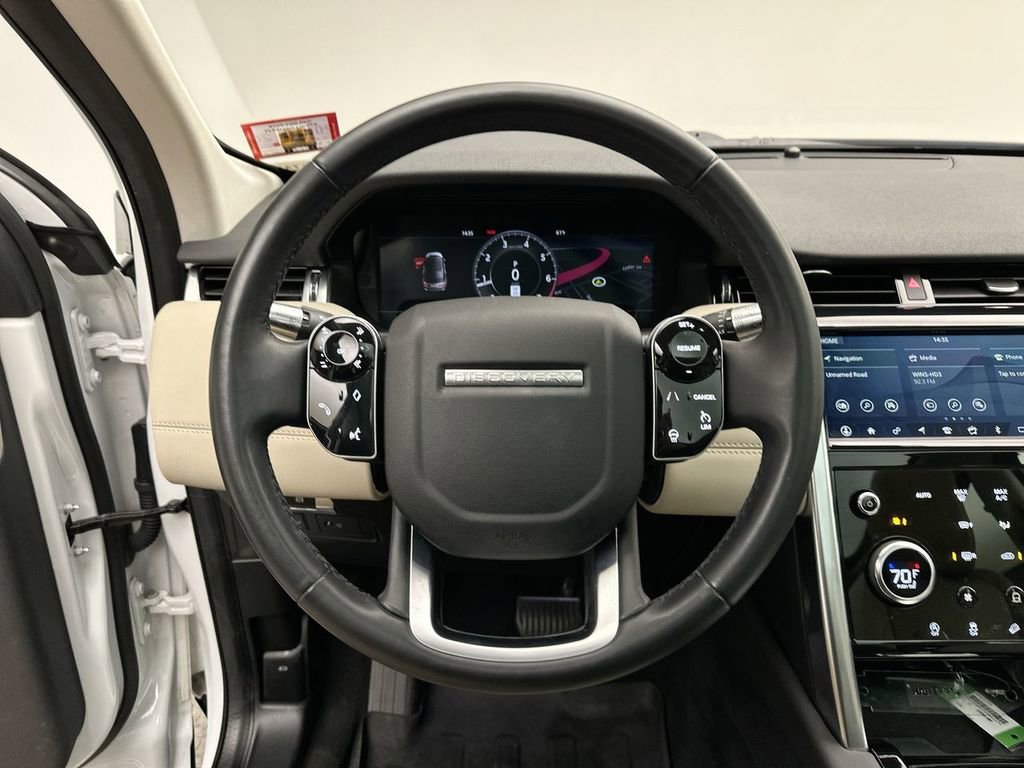 Used 2020 Land Rover Discovery Sport SE image 18
