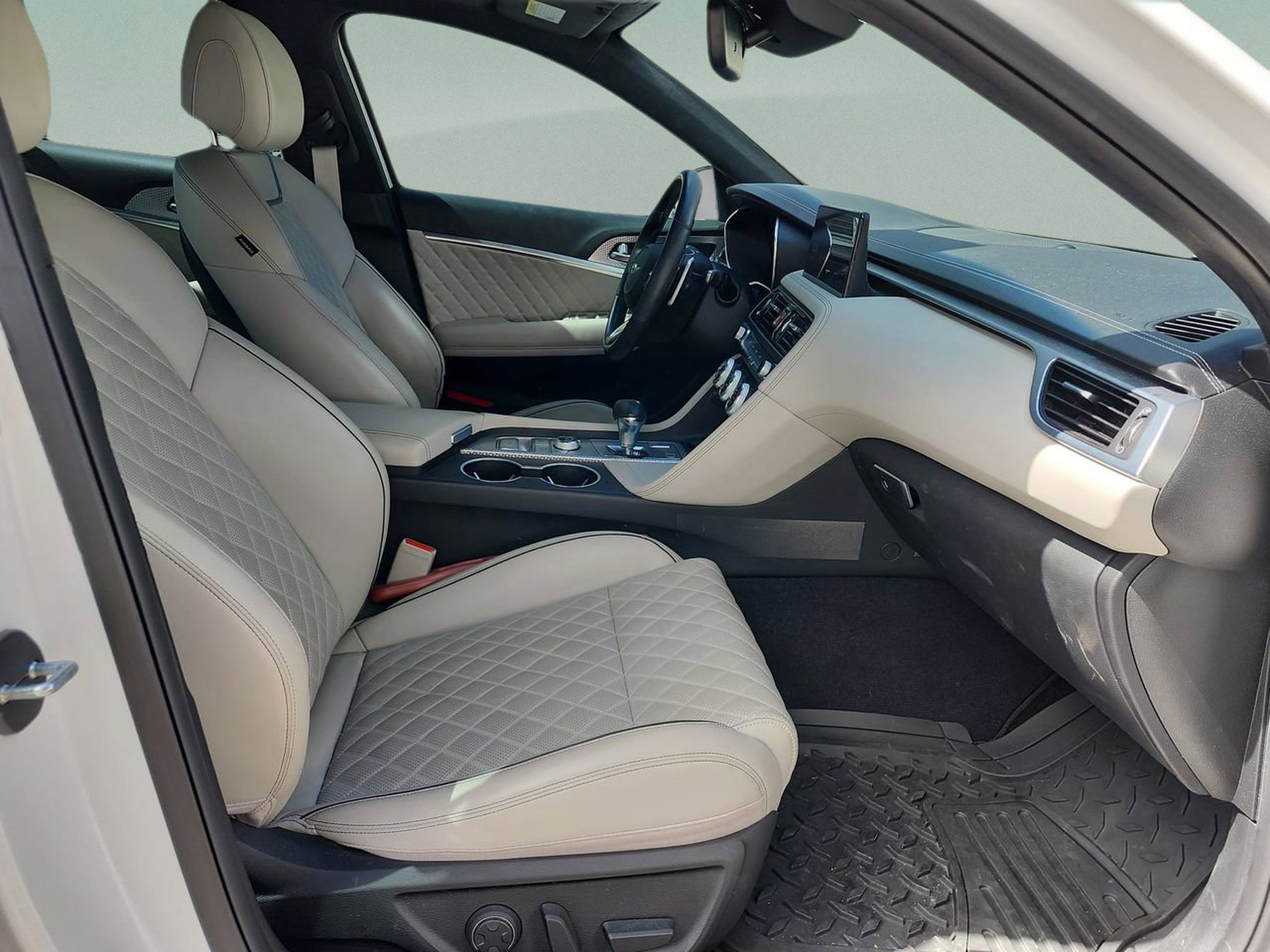 Used 2023 Genesis G70 3.3T w/ Sport Prestige Package image 19