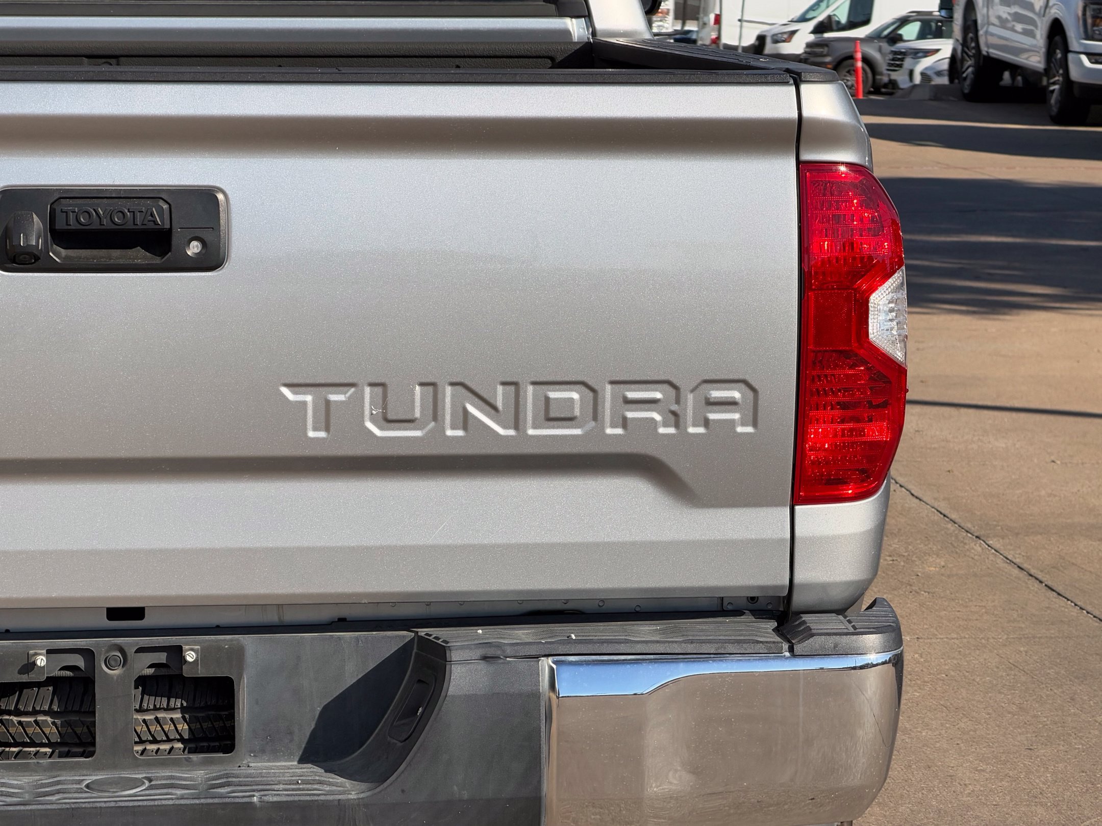 Used 2017 Toyota Tundra SR5 w/ SR5 Upgrade Package RWD image 9