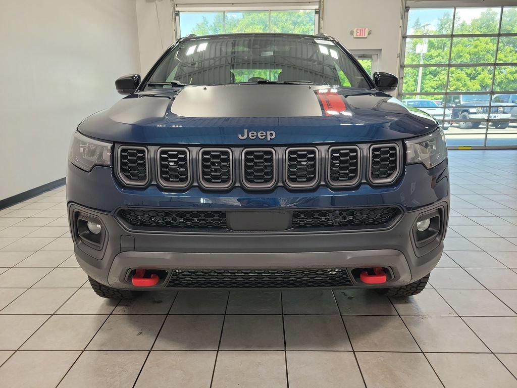 New 2026 Jeep Compass Trailhawk w/ Sun, Sound & Navigation Group AWD/4WD video 2