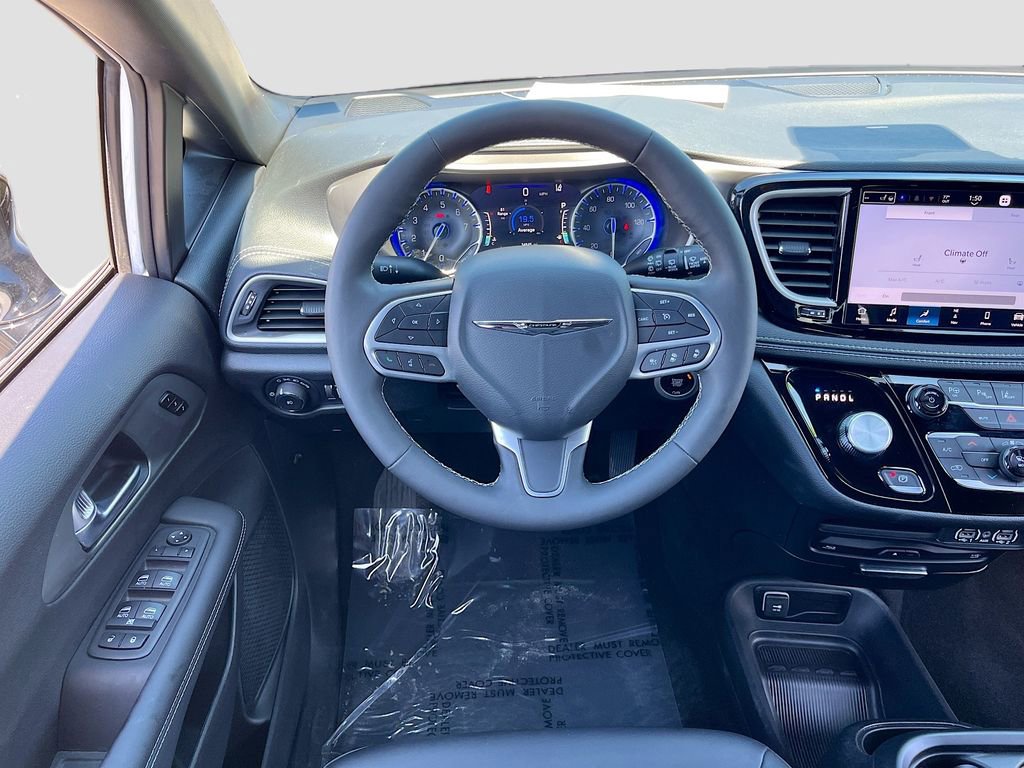 Certified 2025 Chrysler Pacifica Select w/ Uconnect Theater Family Group image 22