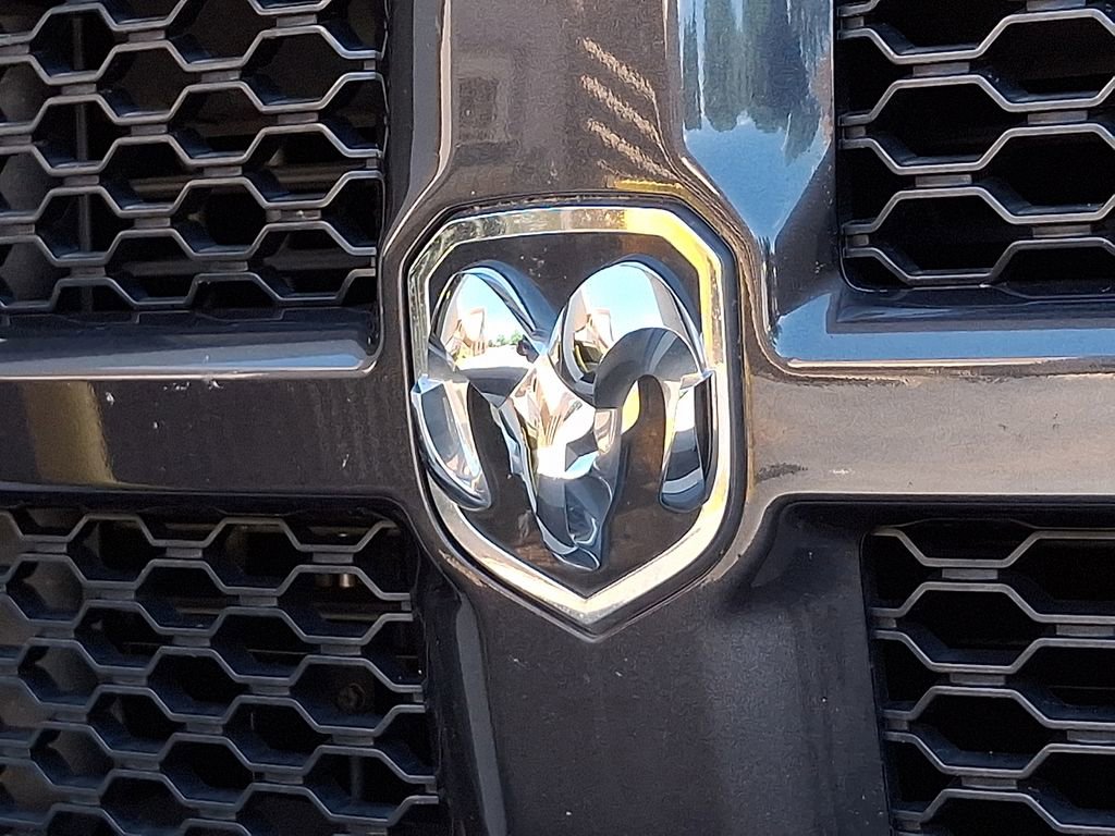 Used 2017 RAM 1500 Express AWD/4WD image 5