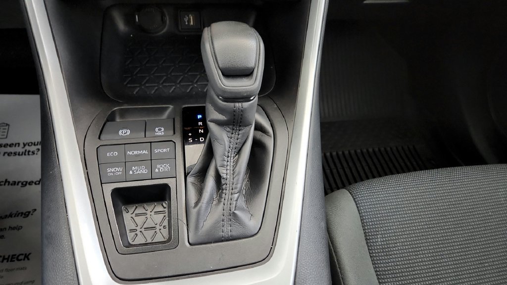 Used 2023 Toyota RAV4 LE AWD/4WD image 28