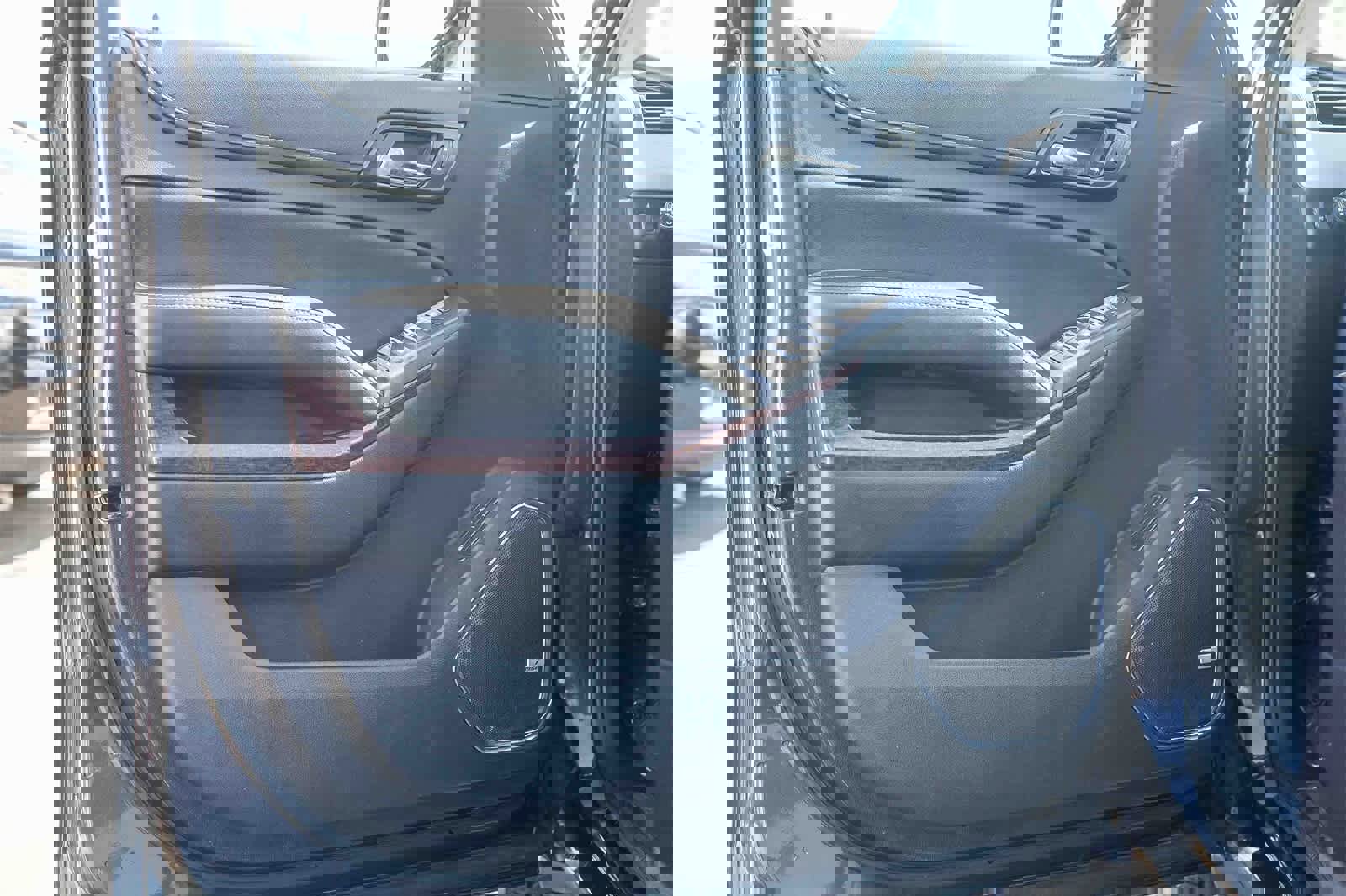 Used 2018 GMC Yukon SLT w/ HD Trailering Package image 16