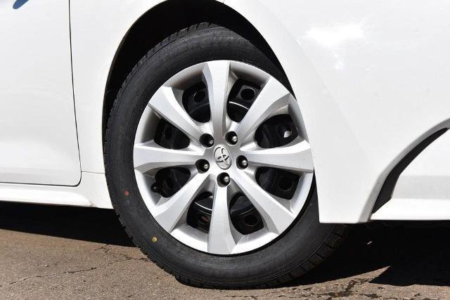 Used 2024 Toyota Corolla LE image 2