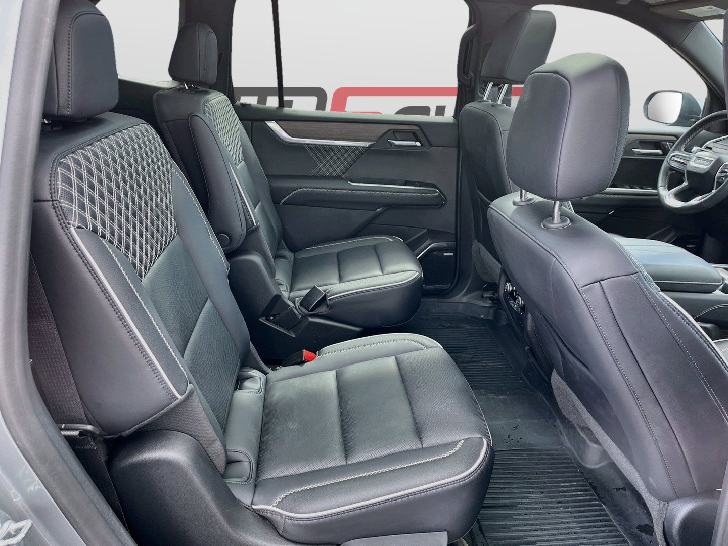 Used 2024 GMC Acadia Denali FWD image 30