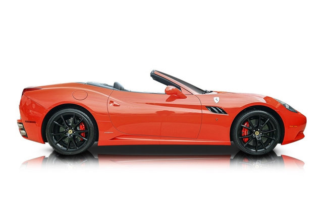 Used 2012 Ferrari California RWD image 2